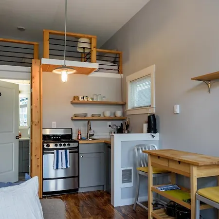 Tiny House By Kabino Mini Modern Tiny Home Heart Of Green Lake Pet Friendly Wifi Loft Up Ladder Plus Sleeper Sofa